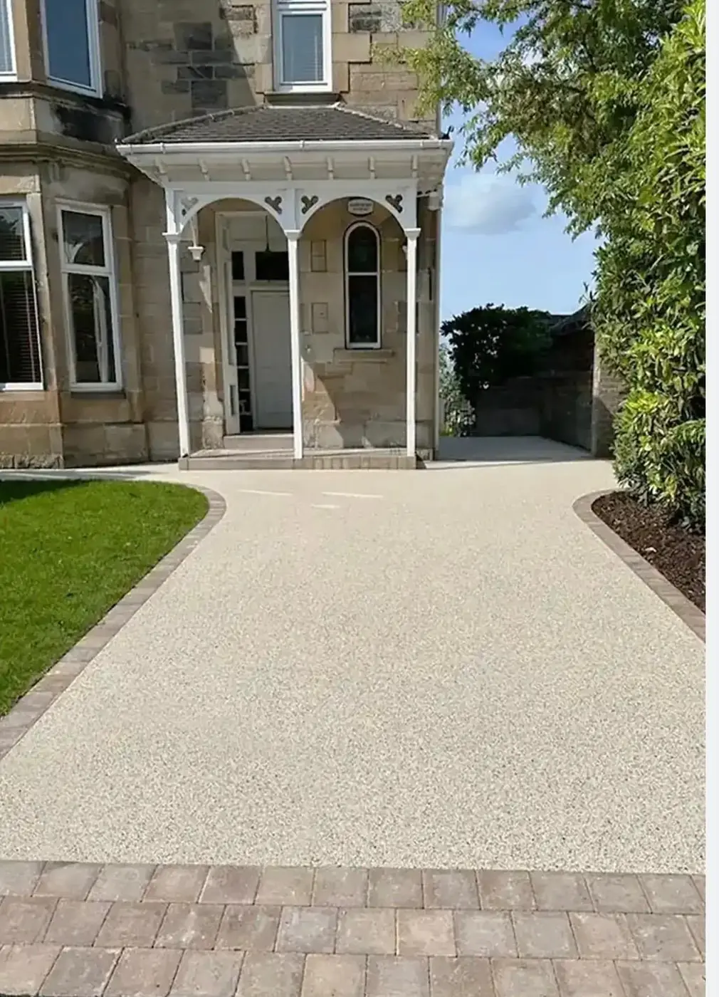 Cream resin bound driveway