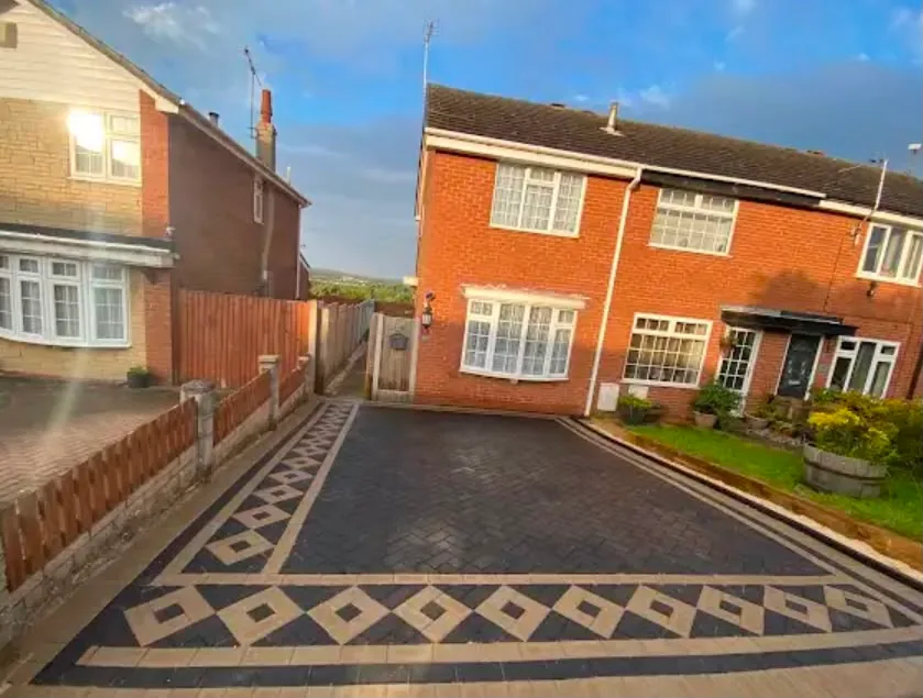 Tarmac driveway with a decorative border