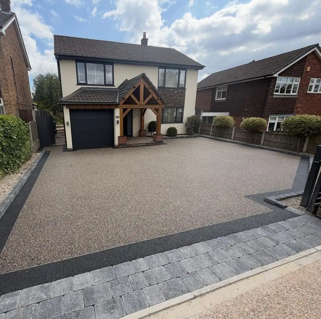 Gold resin bound driveway with a charcoal border